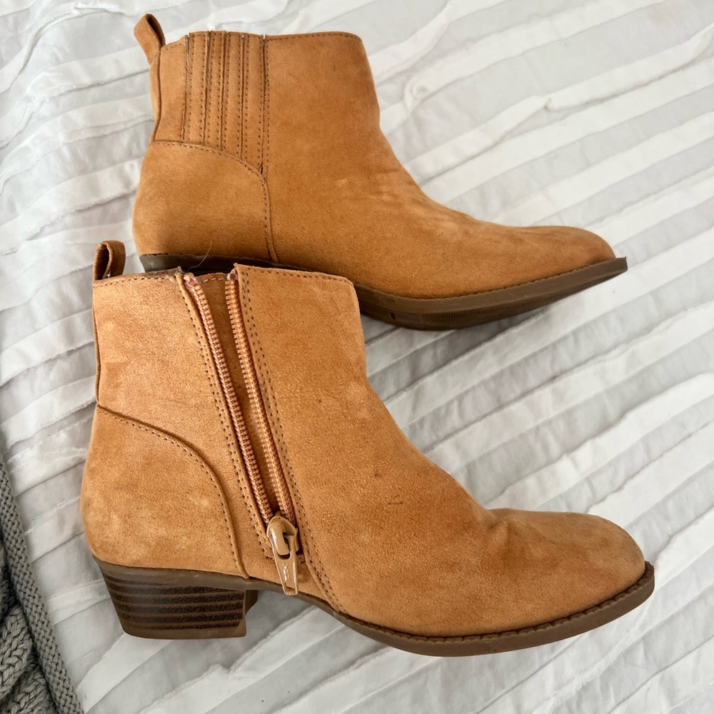 Treasure and bond booties size 1